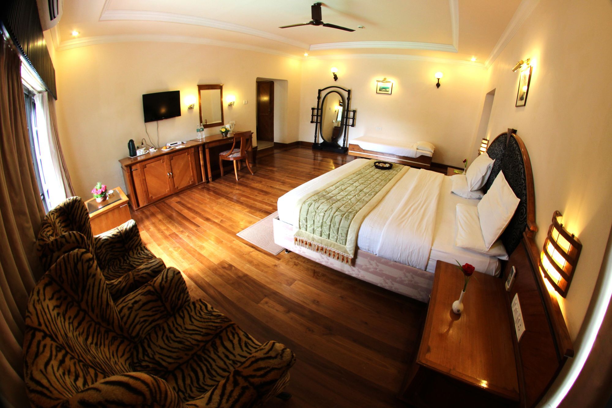 Ktdc Aranya Nivas Thekkady Hotell Kumily Exteriör bild